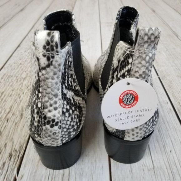 Waterproof Blondo Emelia Snakeskin Chelsea Booties Size 7 NWT - Picture 3 of 9